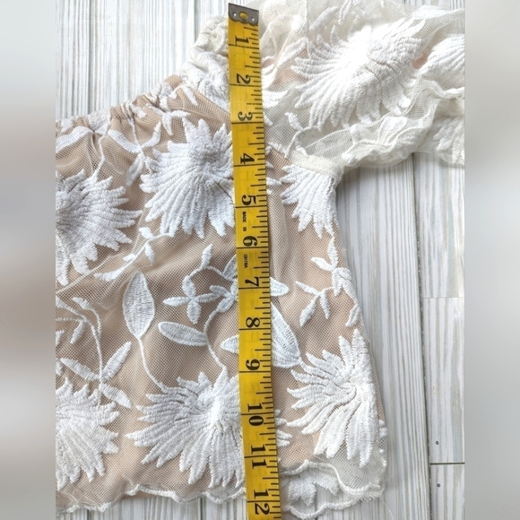 Here Comes the Sun Floral Lace Crop Top with Nude Panel in White Size Small - Picture 6 of 8